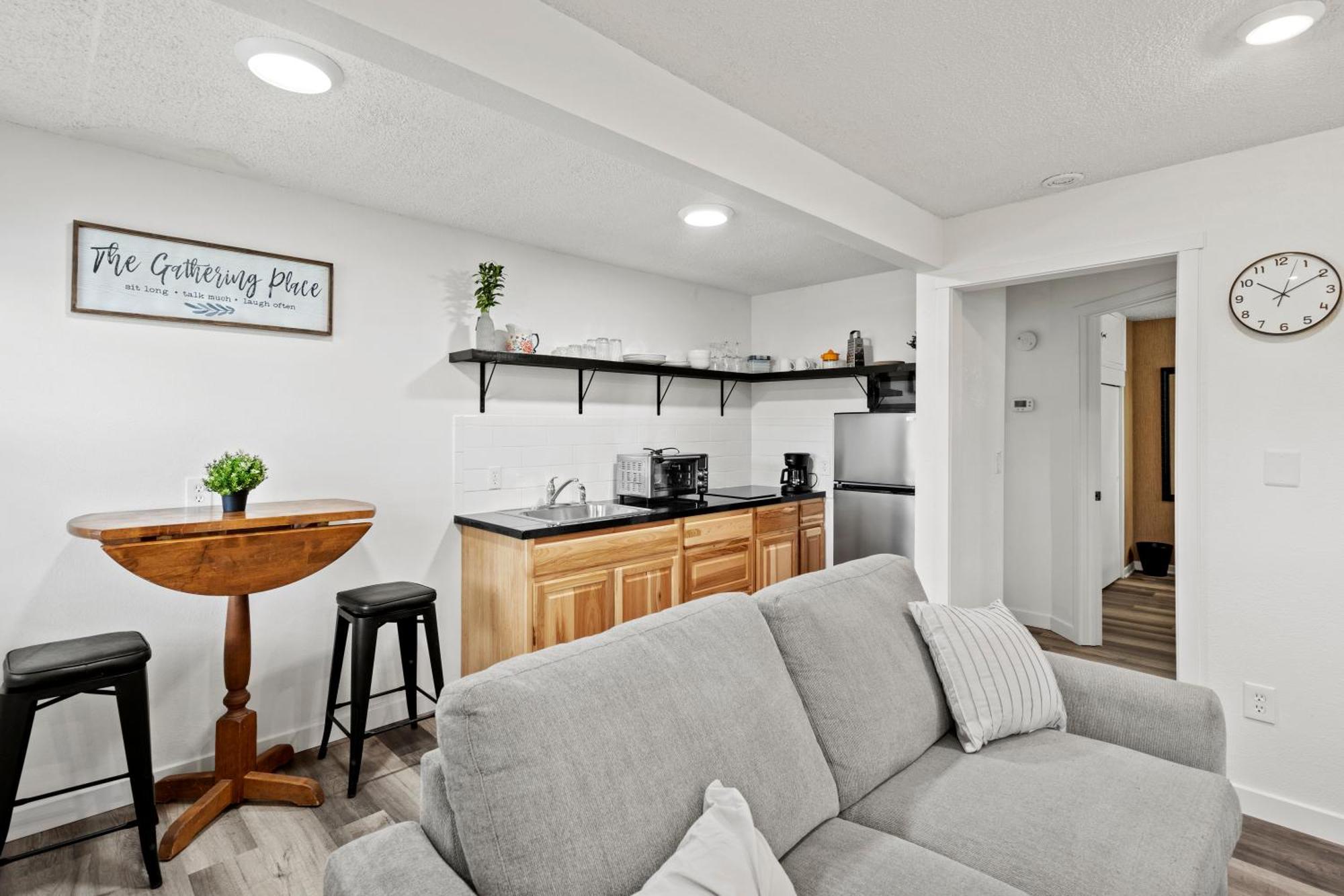Peach Street Super Suite Medford Exteriör bild